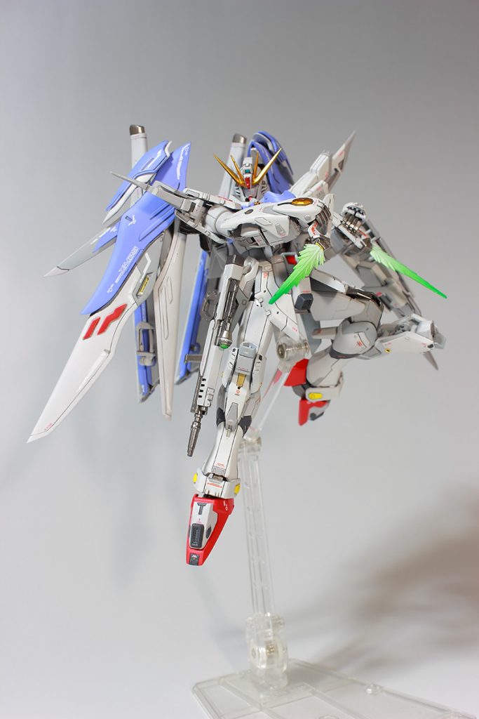 膝部増設ユニットにもビームブーメランがマウントされているので、計4基のビームブーメランが使用可能です。