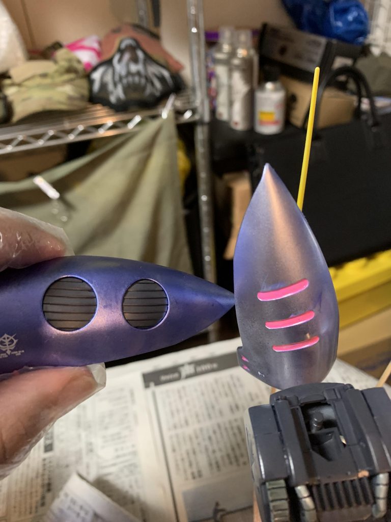 右がトップコート吹いたものですが、
色が抜けてシルバーメインのカラーリングになってしまいました。
まだまだ勉強が必要です…