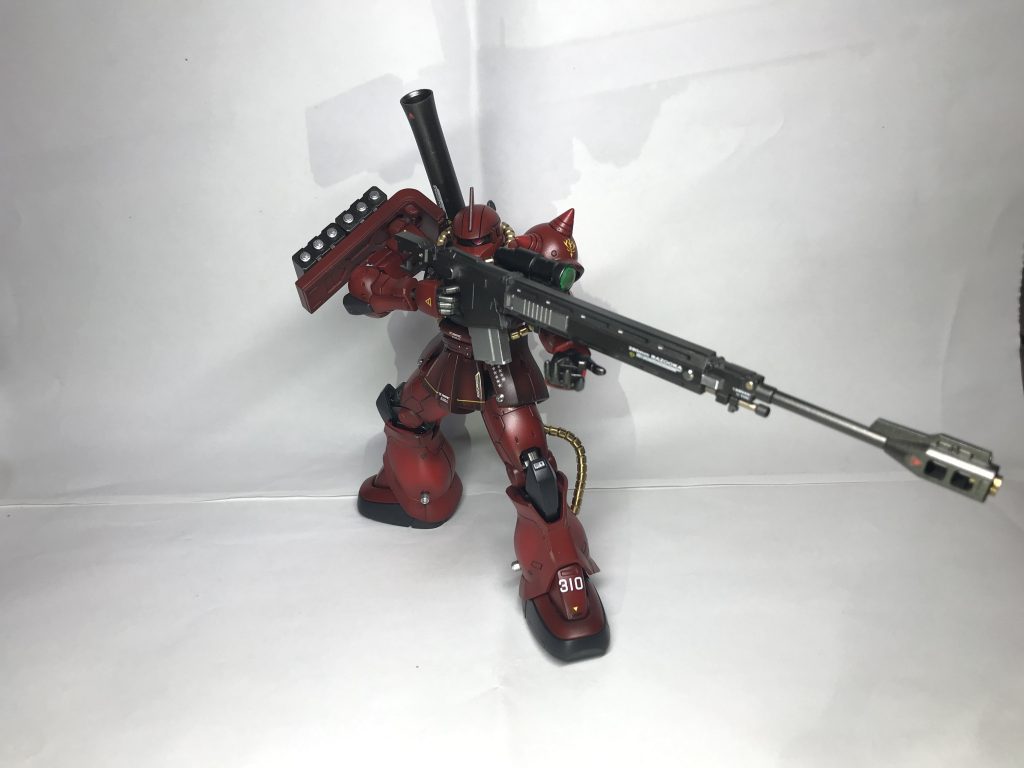 オリジンシャアザクです。元のキットがなかなか良かったので改修なしで塗装中心で作成しました。