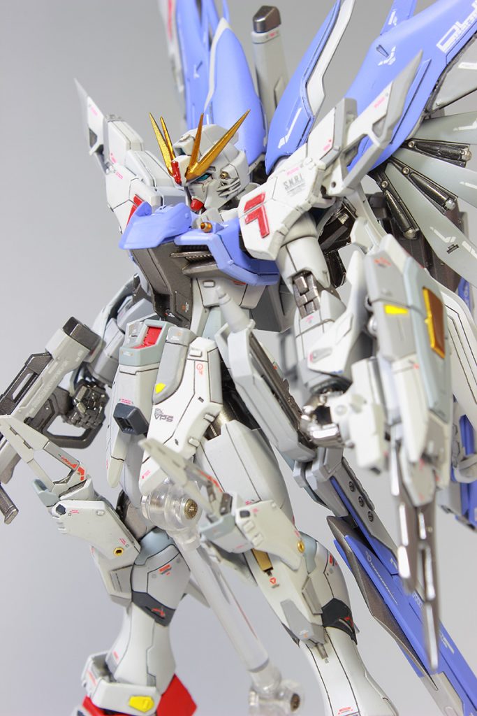 アロンダイトはネオジム磁石を使ってサイドスカートにマウントできるようにしました。