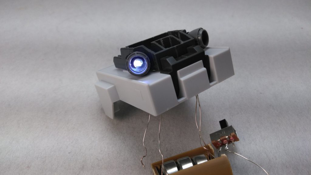 バックパックのバーニアはHGの物に交換してここにもワイヤーLEDを入れています