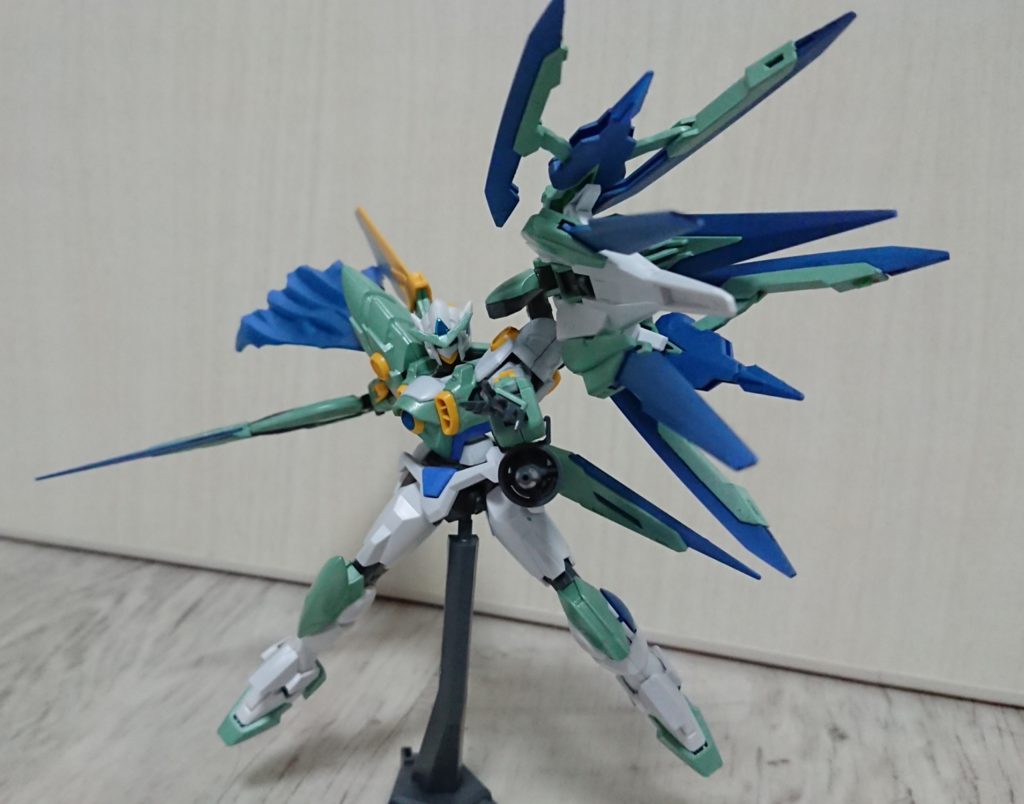 射撃武装はGNソードビットとGNバルカン