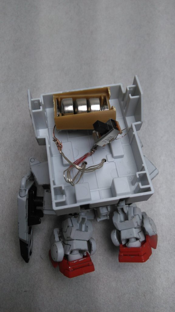 電池ボックスはコンテナに入れています
コンテナでけぇ