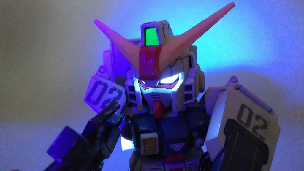 メインセンサーは蛍光塗料を塗っているのでブラックライトで発光します