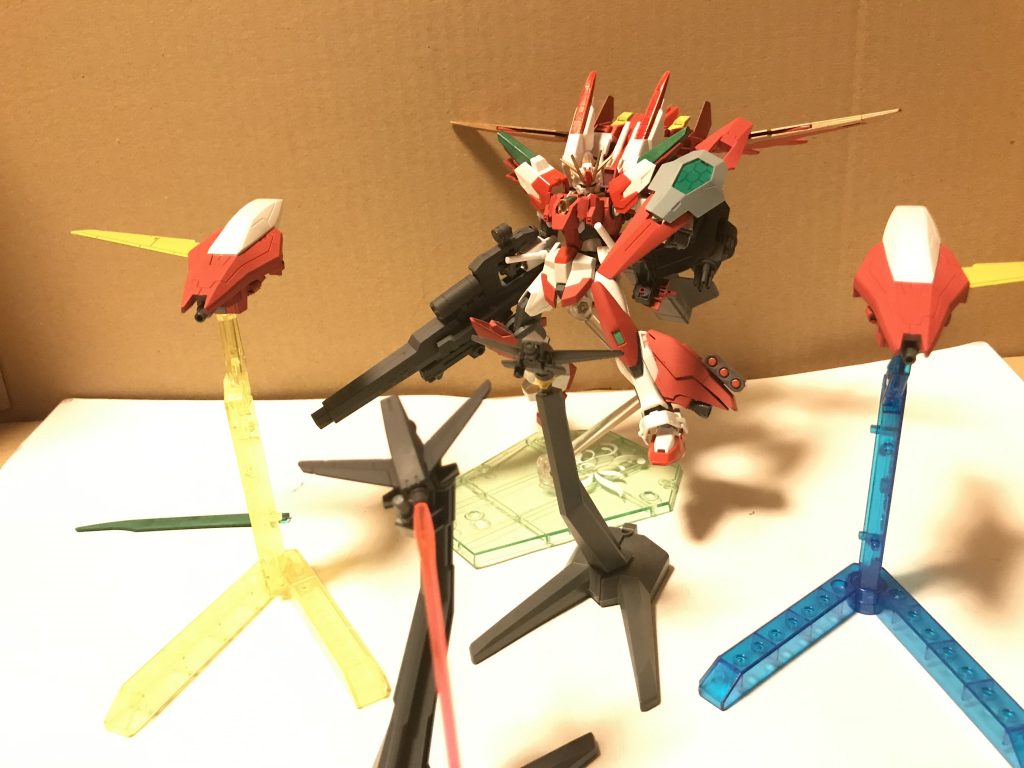 サーチビット、シールドビット
サーチビットは敵の偵察や撹乱を中心に使用される
シールドビットは敵の攻撃を防げるだけでなく攻撃に転じさせる事も可能