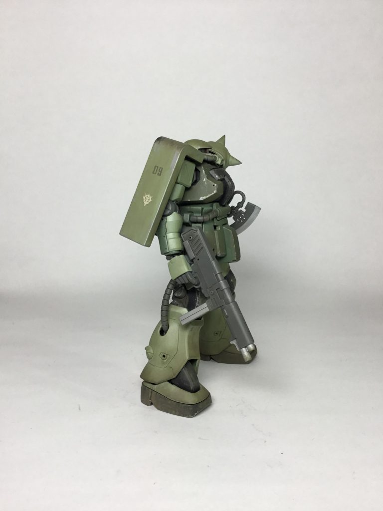 横から

両サイドとバックパックにデカールを貼りました。水転写式は初めてです。台紙に水をこぼしてデカールの四分の1をムダにしたのもいい思い出(T ^ T)





以下アクション