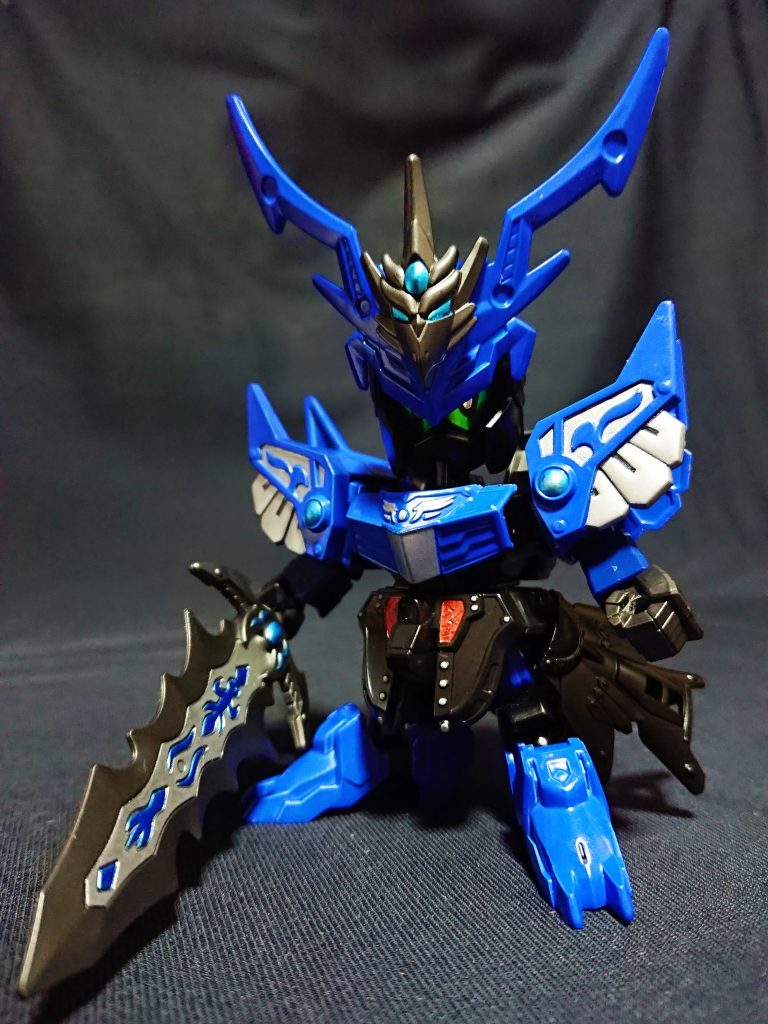 蒼黒炎の威将の異名を持ち、于禁とのコンビで名を馳せる曹軍衛将騎団の武将。
赤い目は闇の血を引く者の1人の証。
獄炎剣は大剣ながら斬る、打つ、突く、と万能で、必殺技の黒凰獄覇斬は当たった瞬間に爆発する闘気を放つ。