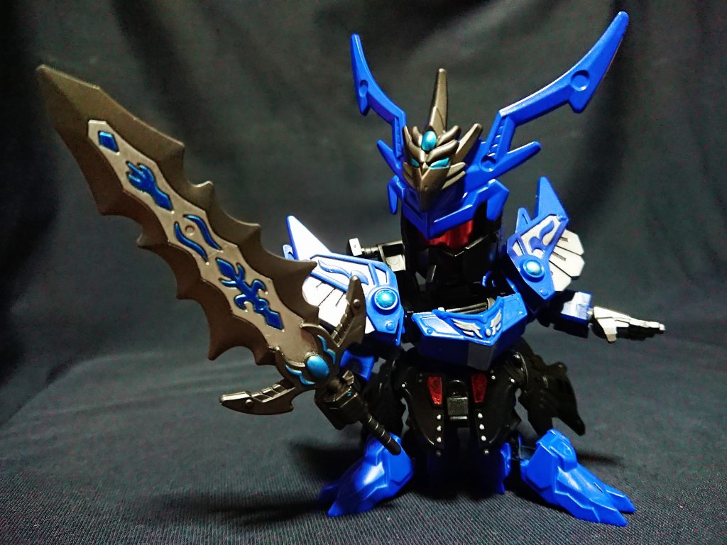 破牙丸のリデコということもあり、元がそれなりに整ったBBなので比較的楽にアレンジできました。
破牙丸自体はアストレイがモデルですが、ブルーフレームにするよりライバル機の多い機駕に合わせてヴィダールにしました。