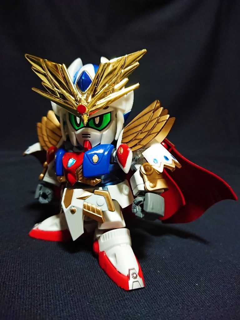 マントとバックパックの併用も考えましたが、デザイン重視のため付け替え式にしました。