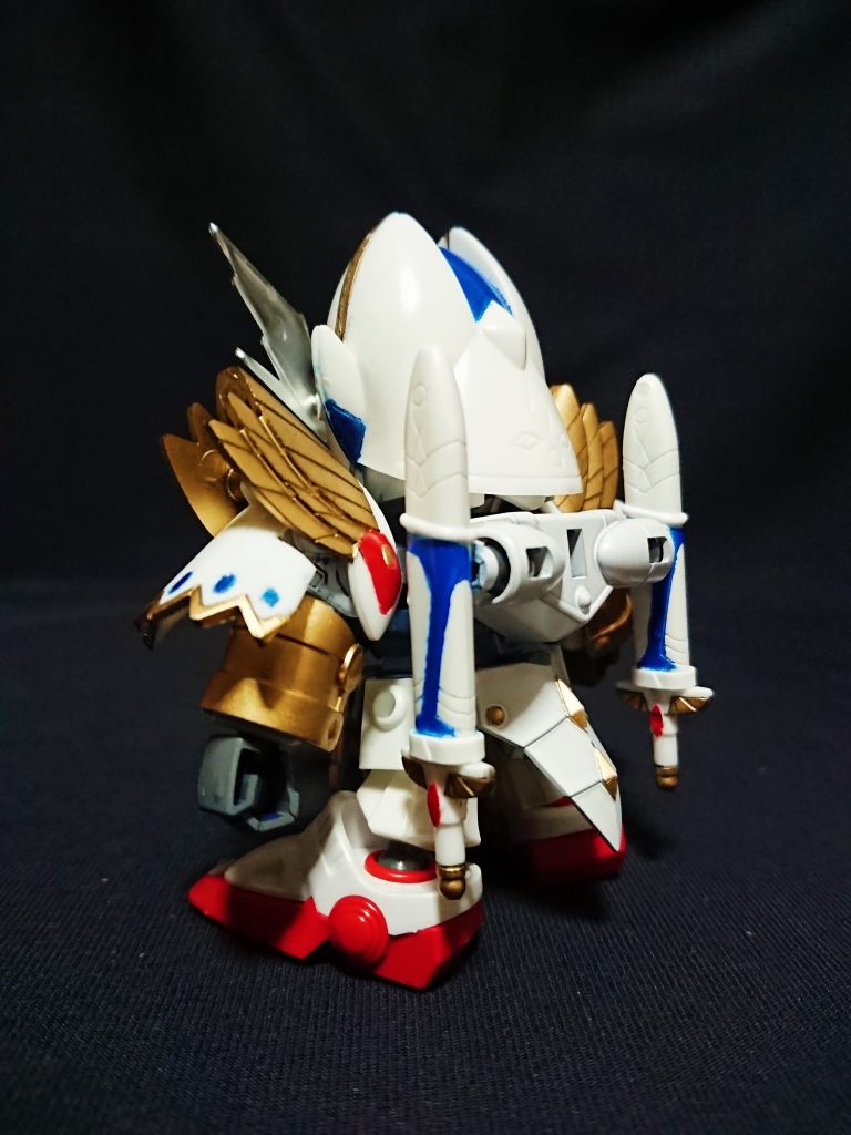 バーニングヴェズバーソードはそのまま使用。
見慣れると短さも気にならないかとw
可動方式はフルアーマー騎士の翼接続部に鞘を取り付けるだけのお手軽仕様。