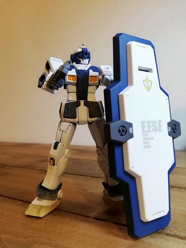 ガンダム口はジムには似合わないと思ったのですが、バイザー下ろすとカッコよく見えますね。