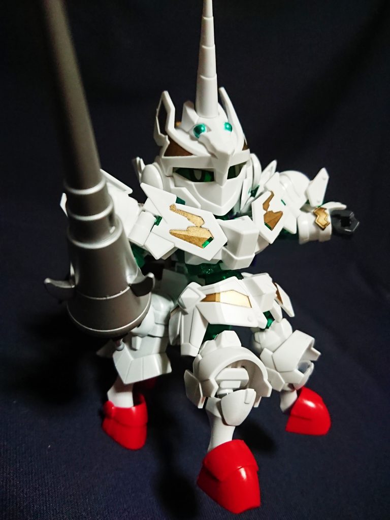 マグナムソードの懸架は後部のバランスを取る意味もあり、前足を上げて立たせることもできます。