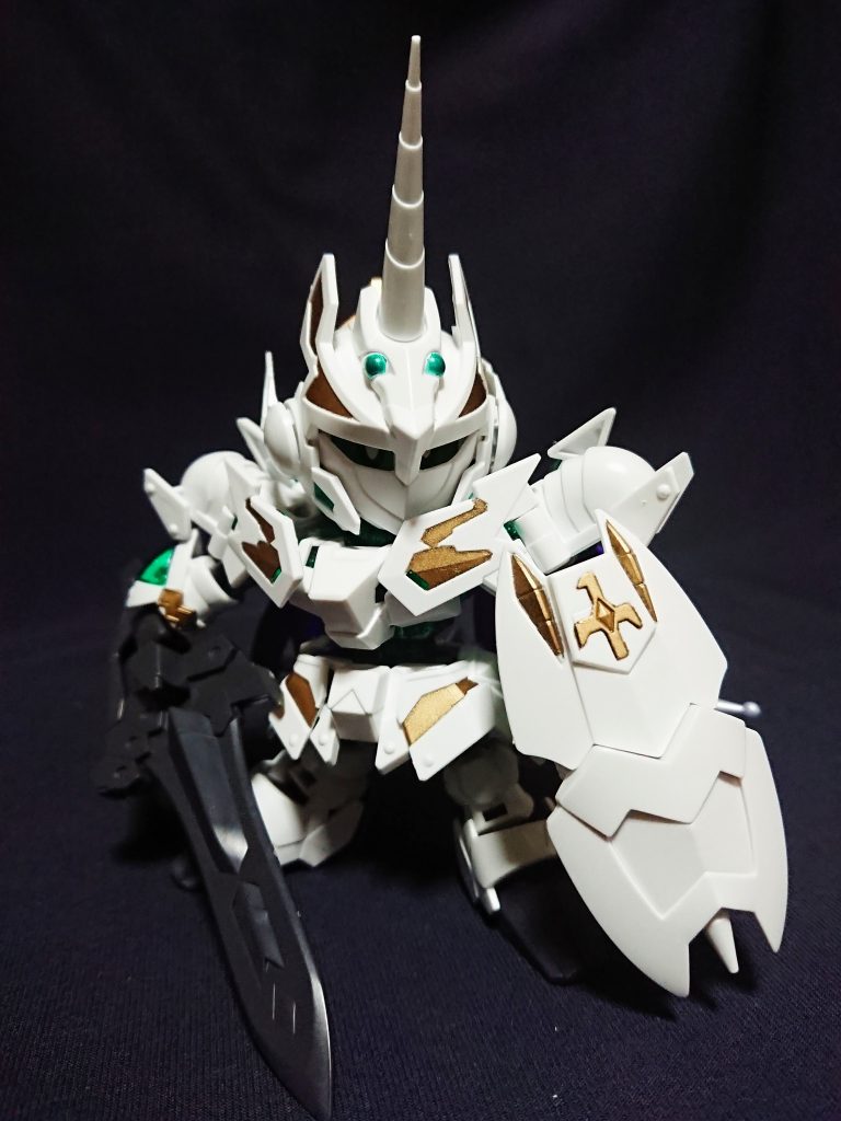 マスクドモード
後述の合身(変身)のためCSフレームを入れています。
フレームを入れることで細身になりがちですが、極力細身が目立たないように制作しています。
カラーリングもすでに完成された物なので、イメージを壊さないよう余計な差し色等もせず、塗装は控えめにしました。