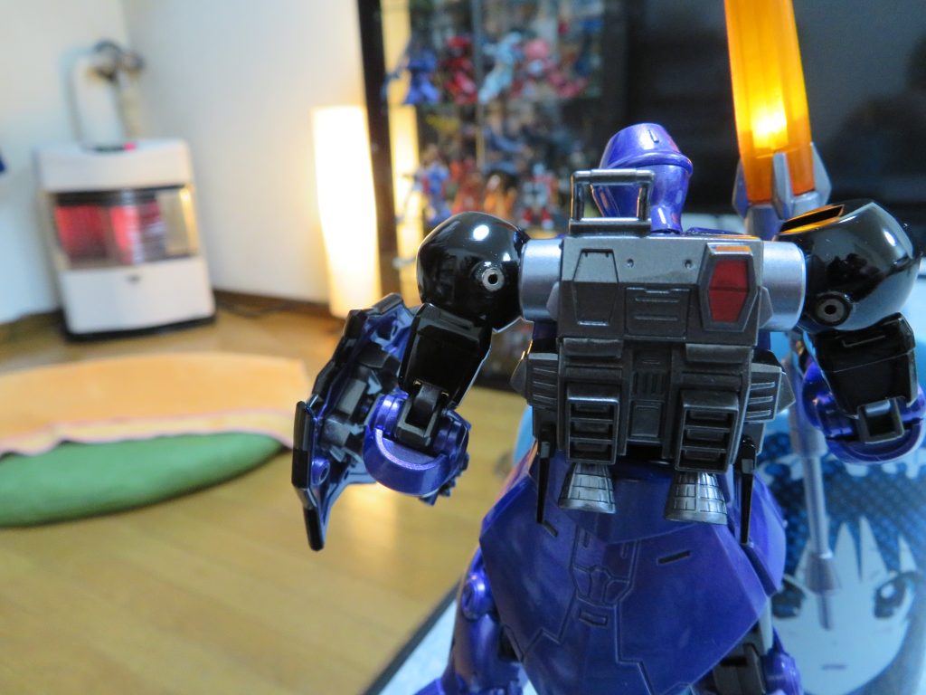 バックパックは高機動型をイメージして06R-2から持ってきました。