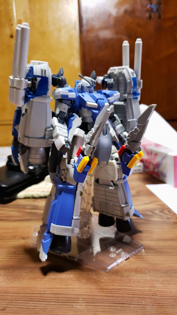 ニークラッシャーの製作様子
ZZのパーツを基準にして作ってます