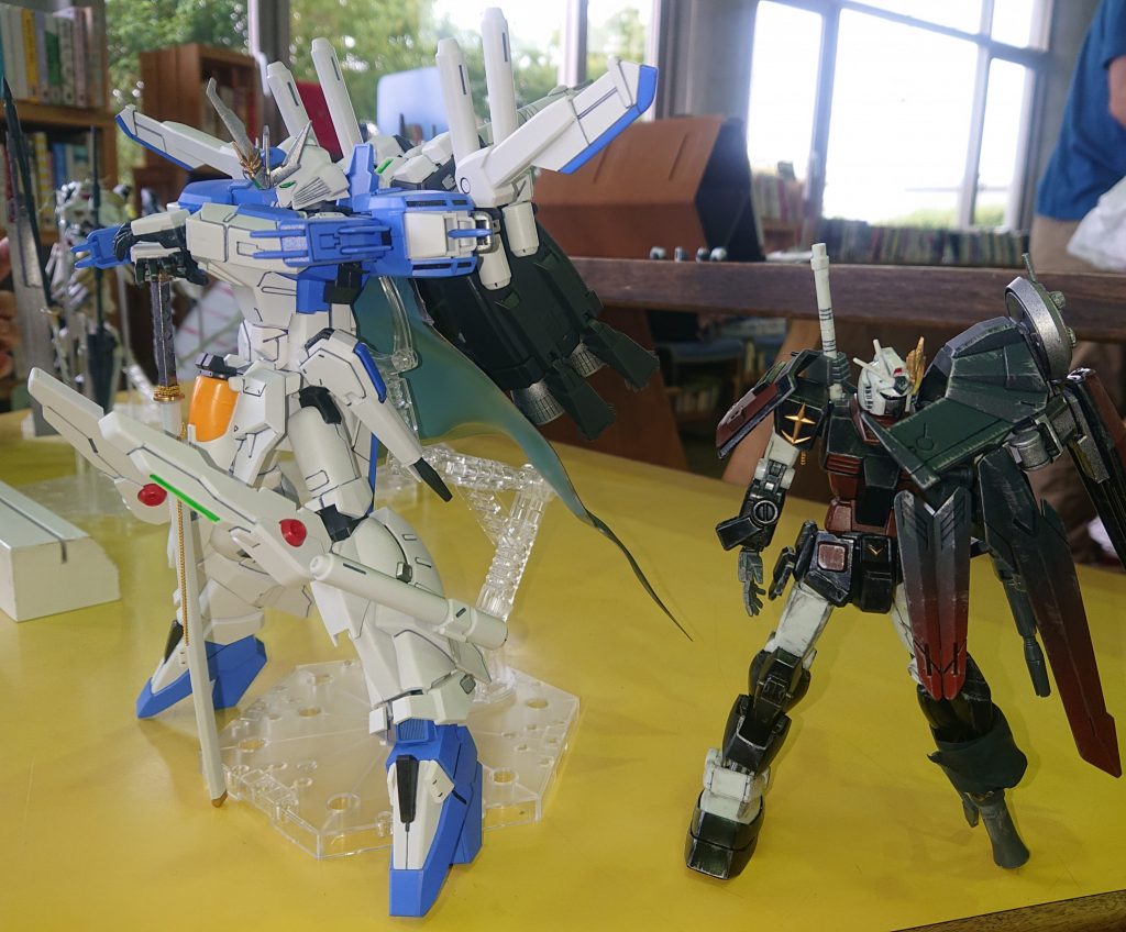 企画のときの写真を幾つか。
リバイブガンダムコンペのときのガンダムとツーショット(^-^)