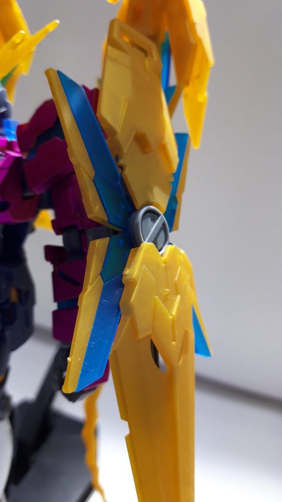 盾はそのままフェネクスの物を付けただけ。空母の飛行甲板ということで。