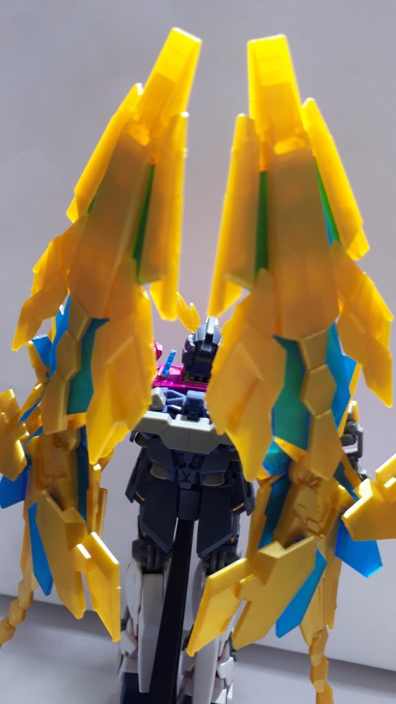 フェネクスのアームド。鳳翔さんにこんな装備はありませんが、鳳凰の羽根のイメージがあるので残しました。