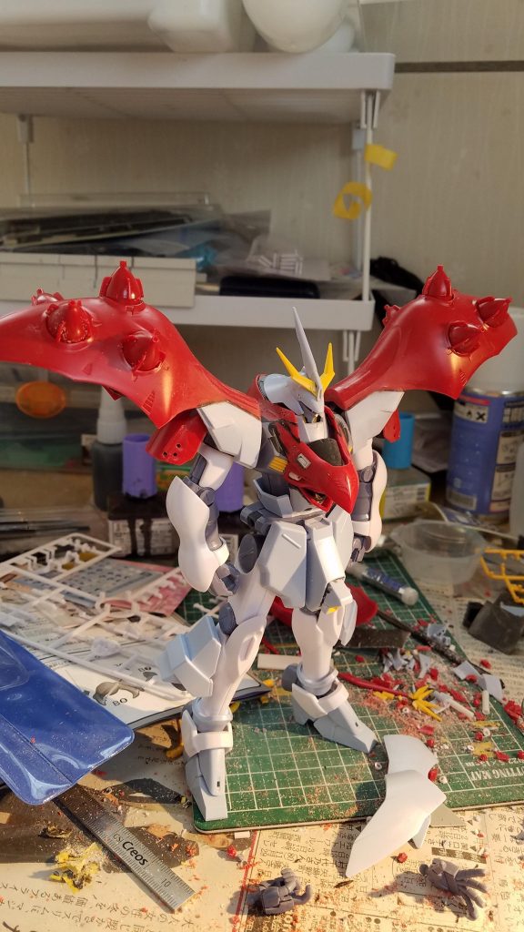 ここから制作工程です🎵
初期はミスサザビーにSDナイチンゲールのボディを加工し接着、特徴的なファンネルベースを肩に合うように削り違和感の無いようにしました。
