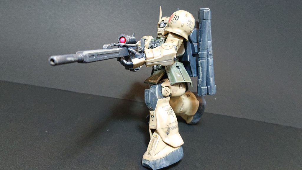 立て膝ギミックがあるおかげで、安定感のある3点支持がとれてます。