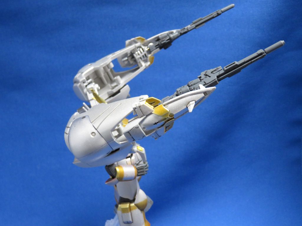 ランチャーユニット双方にバスターライフルを装着。