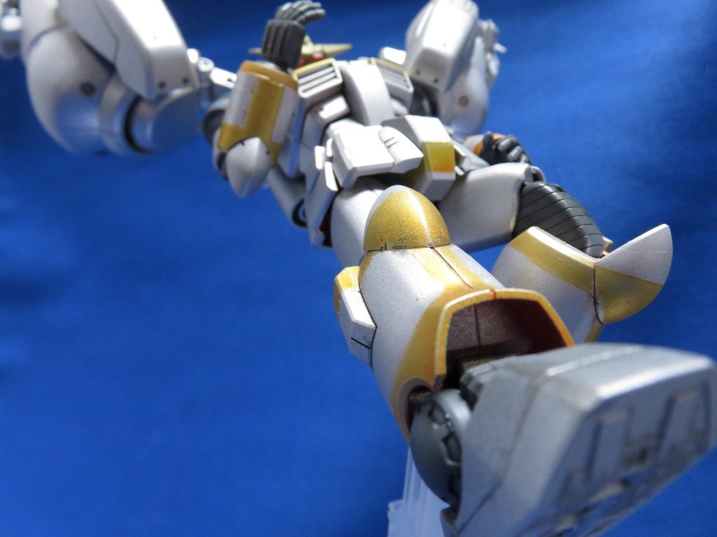 電光石火の脚部攻撃。