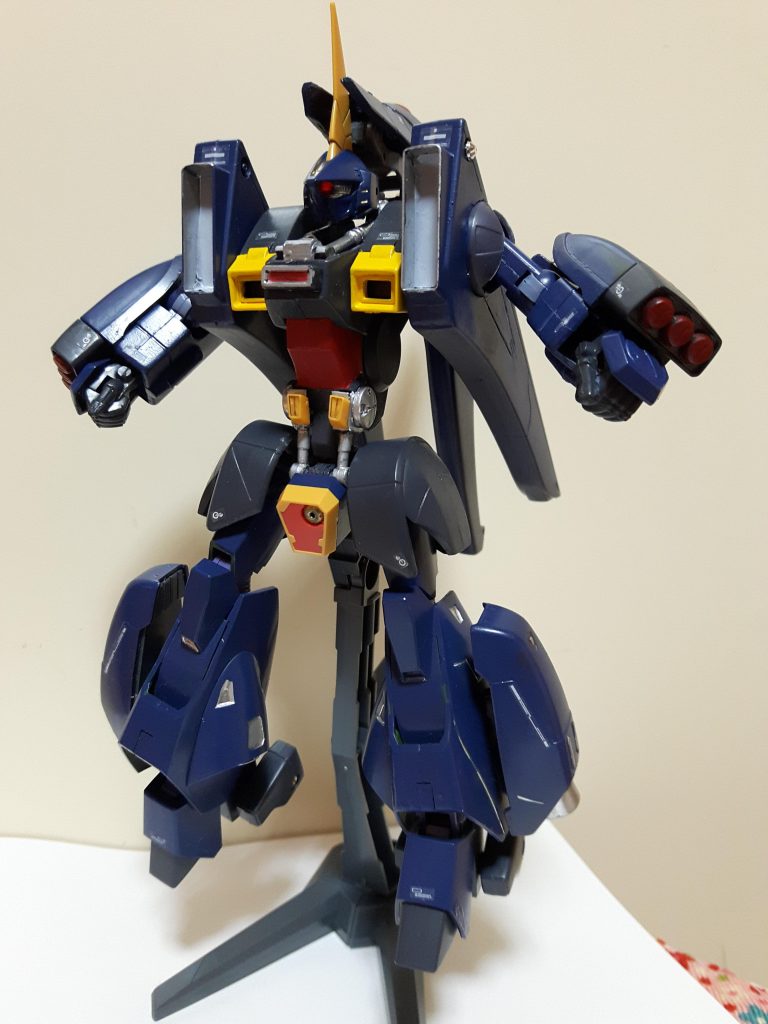 元キットの頭はパテもりして削ってる途中に粉々になったのでバーザム、腕にミサイルポット追加。脚部はアッシマー。