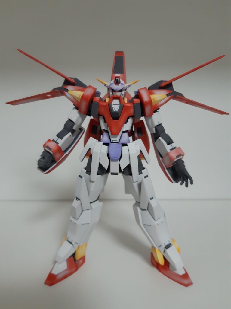 まずはいつも通り安定の素立ちから。
今回はプロポーション、ディテールは一切弄らず塗装に力を入れてみました。
見てお分かりの通り設定では青を基調にしておりますが
敢えて赤塗装に変更致しております。