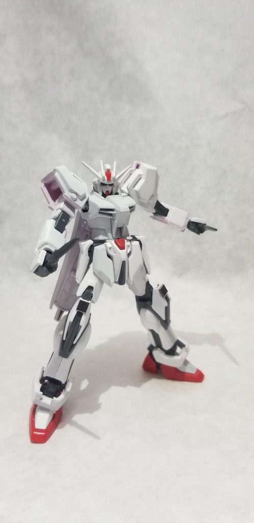 盾を背中でマウントする事が可能。イメージは初代。