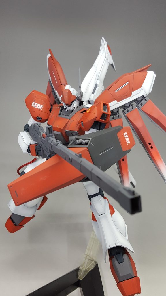 *MADGUN バスターモード*
MADGUNの長距離砲撃形態
機体のエネルギー消費が激しいため連射は出来ないが、威力は絶大