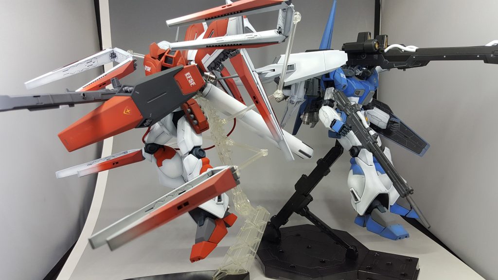最後に、兄弟機のラティオスとのツーショット!( ゚∀゚)
**熱き~情熱~紅く染まり~♪**
**蒼き~稲妻~輝く~♪**
これが分かる人は多分オリ○クスファン( ・ω・)←