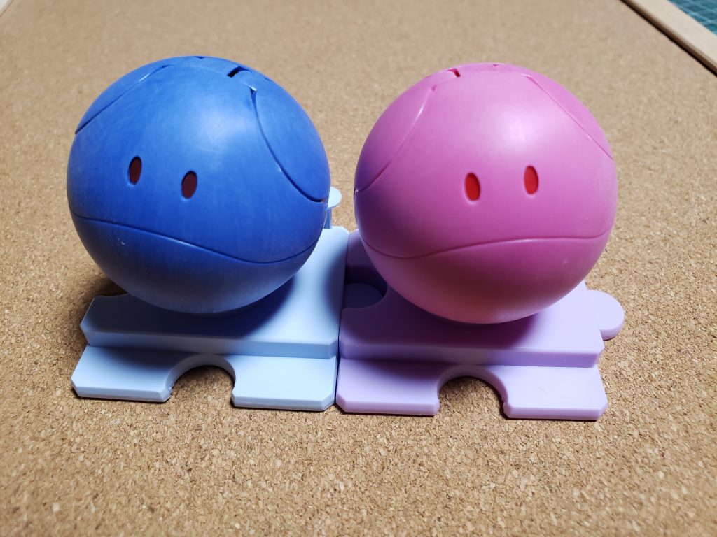 巣組&紙やすりがけ

おめシス専用の機体を作りたいなと思い、手軽に作れるハロで作ってみました！
またにはこういう遊びもいいなと。