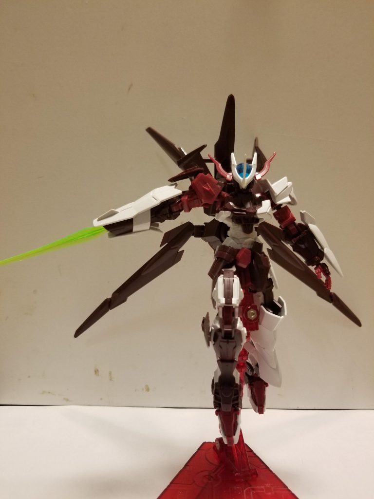 素組でポーズ。
これからすこしずつ改造していきたい。角を変え、ノーネイムユニットの向きを変えた。
GUNSTAさんに載ってるみなさんのガンプラがかっこいいものばかりで自分も同じように改造してみたくなった!
ゆっくりと自分の好きなガンダムが出来たらいいなぁ!!