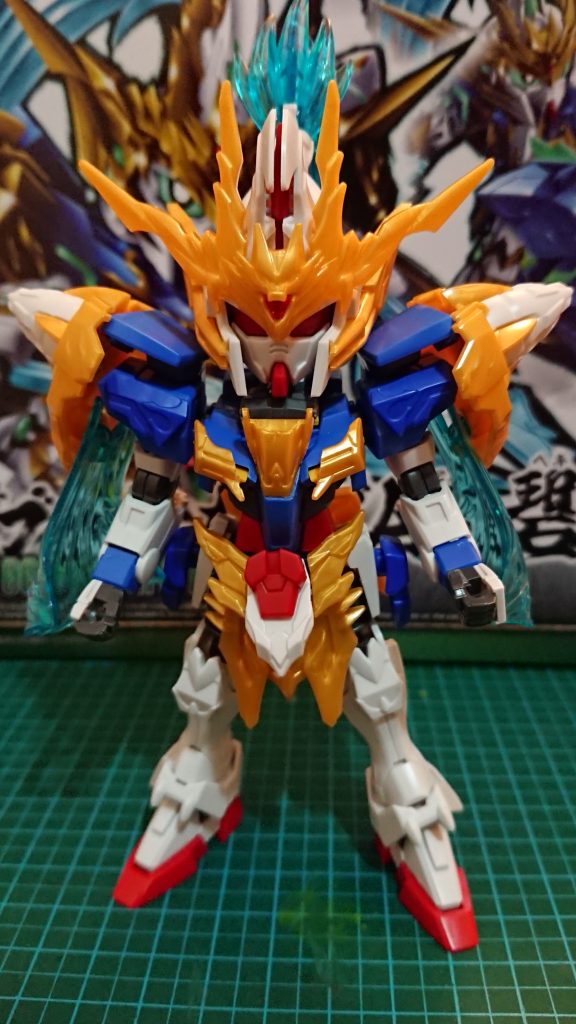 塗装前。なんとか形になったものの
接着剤に頼りまくったので、塗装のために分割できないところも(T_T)