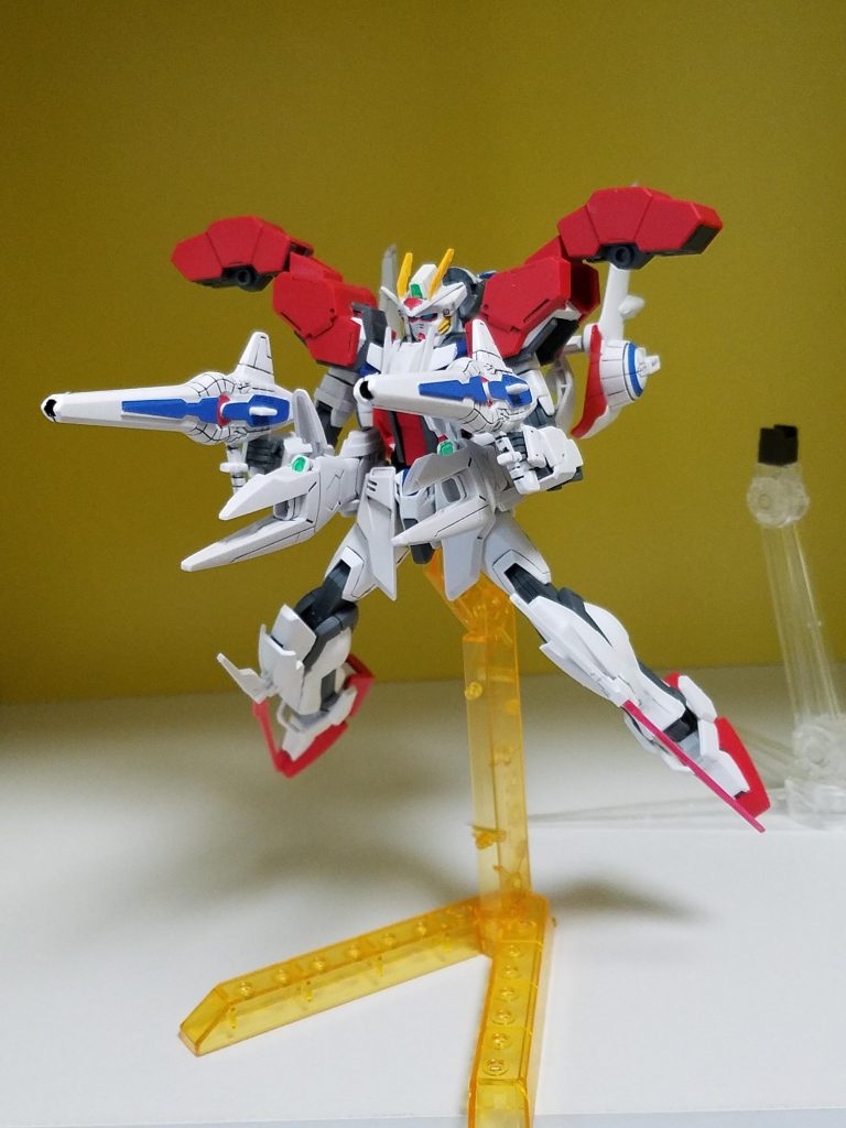 そして腰部ローエングリン砲、肩部ビーム砲、プラズマバリアントライフルを同時に撃つフルバースト!これがやりたいがために作った。そしてビームサーベルの画像撮るの忘れた。