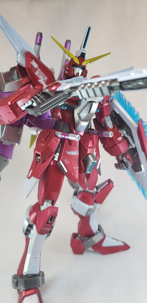 MA-M1911 高エネルギービームライフル
    ルプスをベースに、インフィニットジャスティス専用に改修したビームライフル[43]。取り回しを重視した構造となる[37]。不使用時は本体腰部背面にマウント可能。先代機と同様にミーティア換装時はMX-2002シールドと共にウェポンベイに格納される。