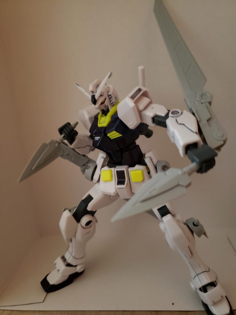 ショートブレード
投擲などに使われる武装で、左右に2本ずつ装備している