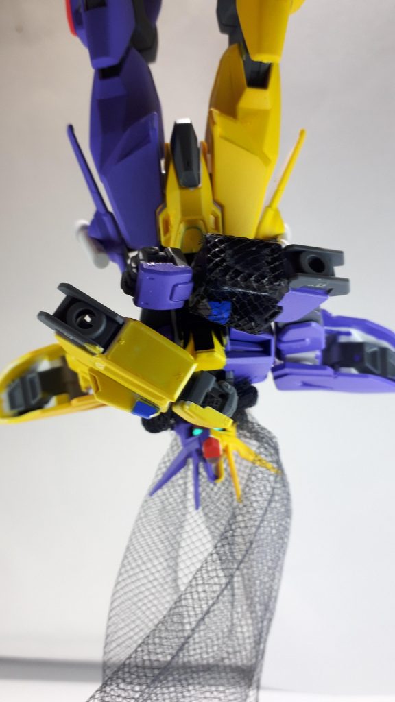 ニンジャ定番ポーズ?　マフラーはサフのおかげで割と固めに動かせるようになりました。