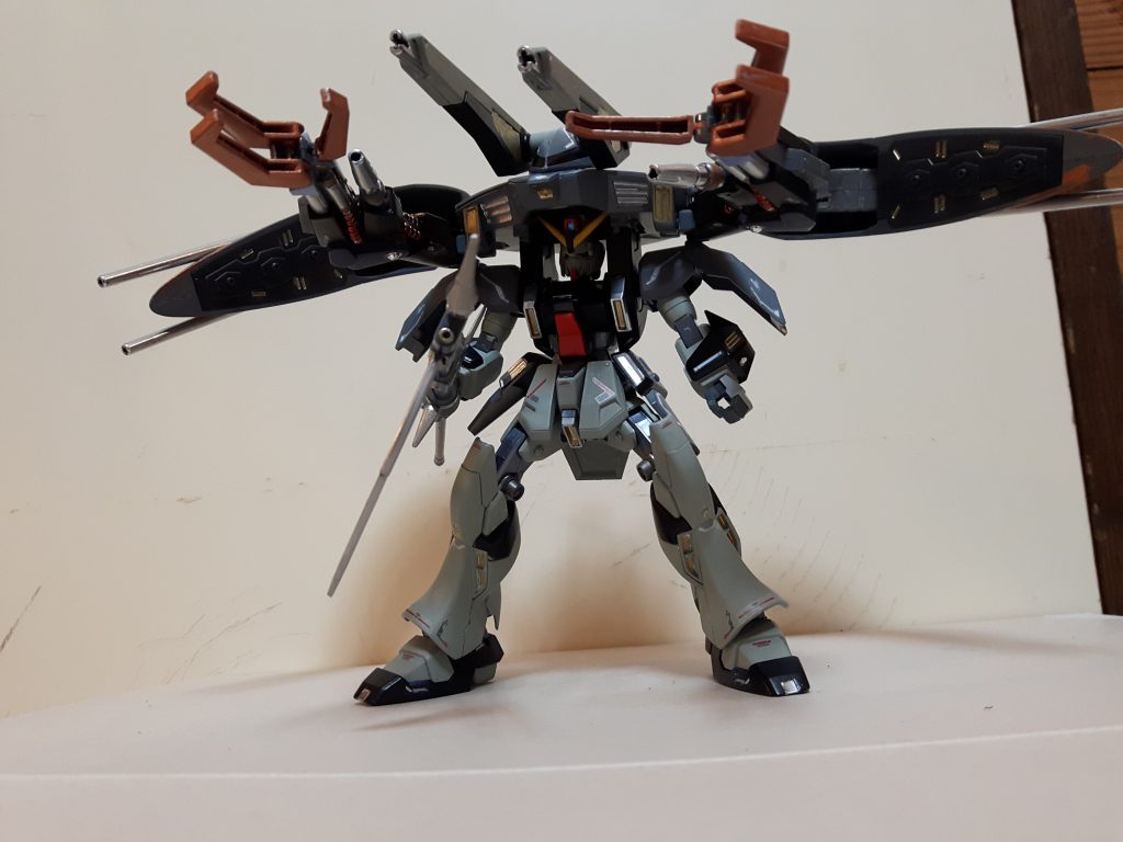 フルバースト。中遠はビーム兵器で攻撃。