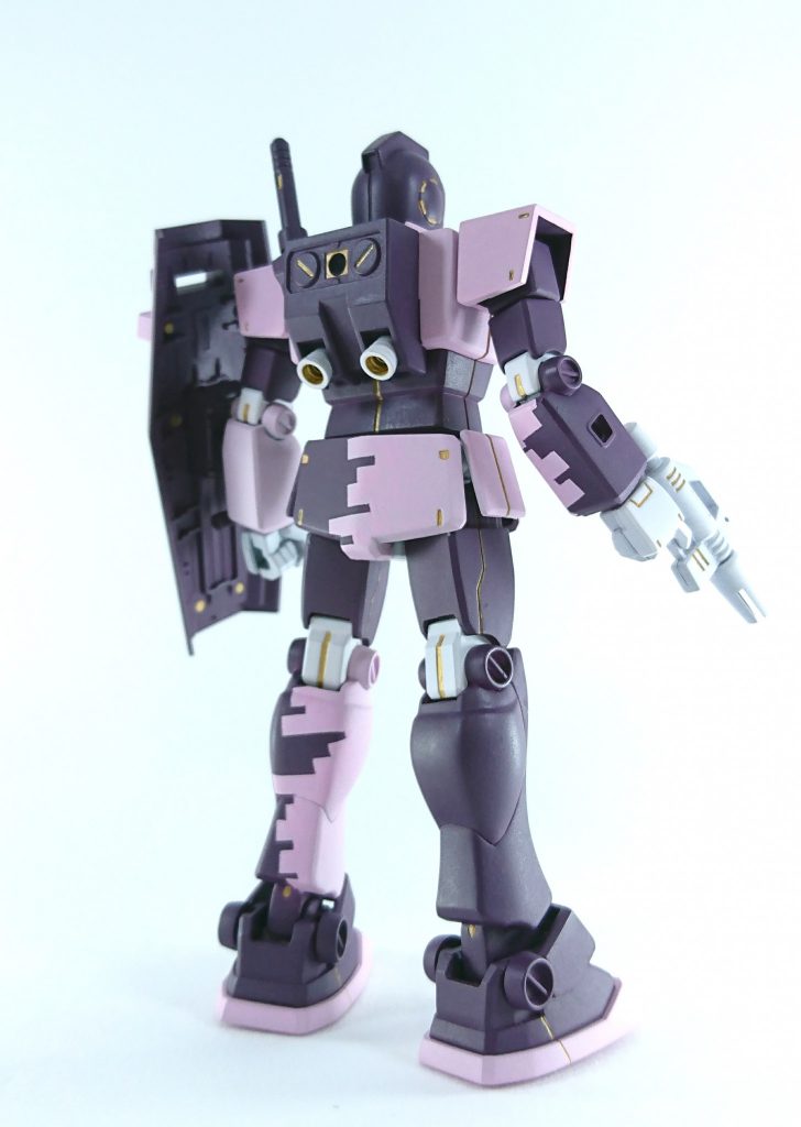 バックショット。
関節やスラスターノズルを敢えて淡い色に。慶祝ということで、パネルラインやノズル内はゴールドで華やかに✨