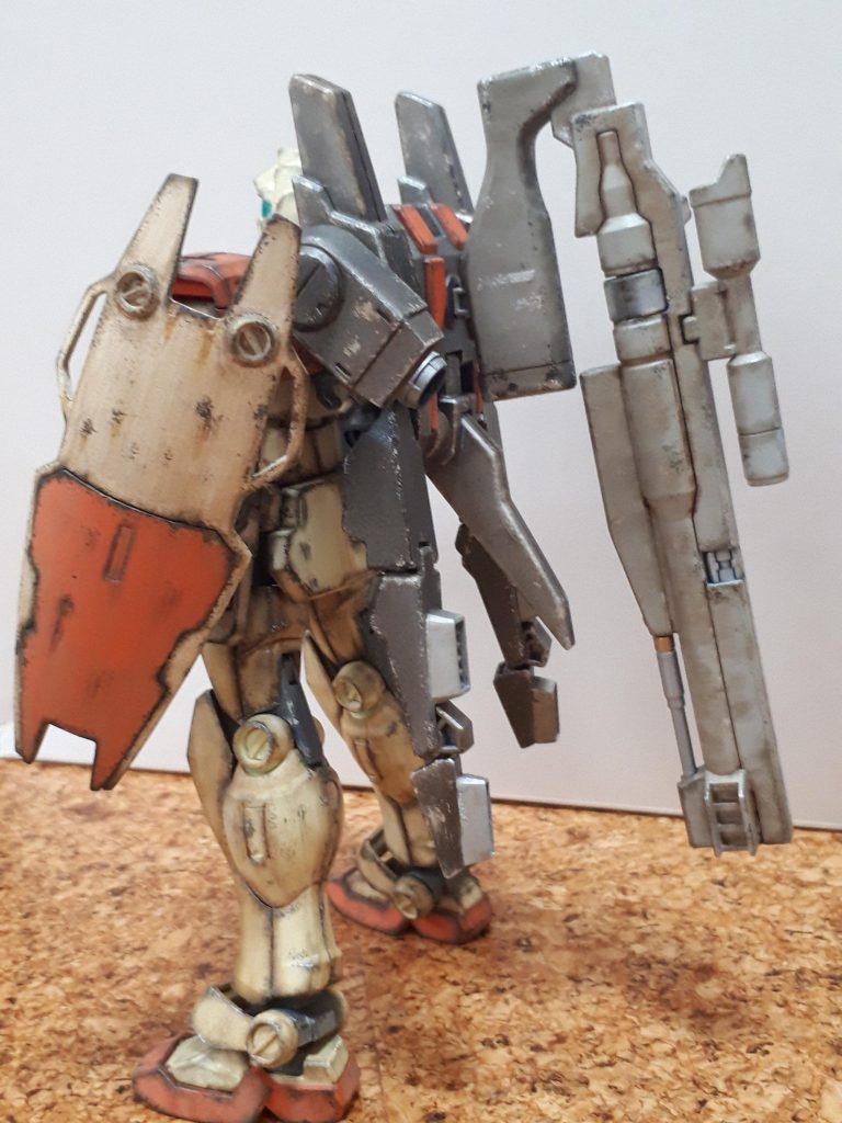 背中に一撃必殺のK-9ビームスナイパーライフル装備。