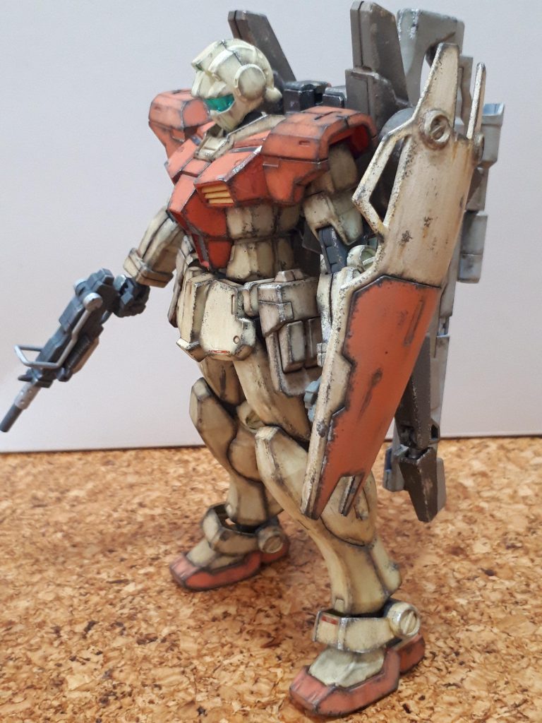 GM/GMのシールドは重そうだったのでジムコマンドのシールドに。100㎜マシンガンがメイン武器。