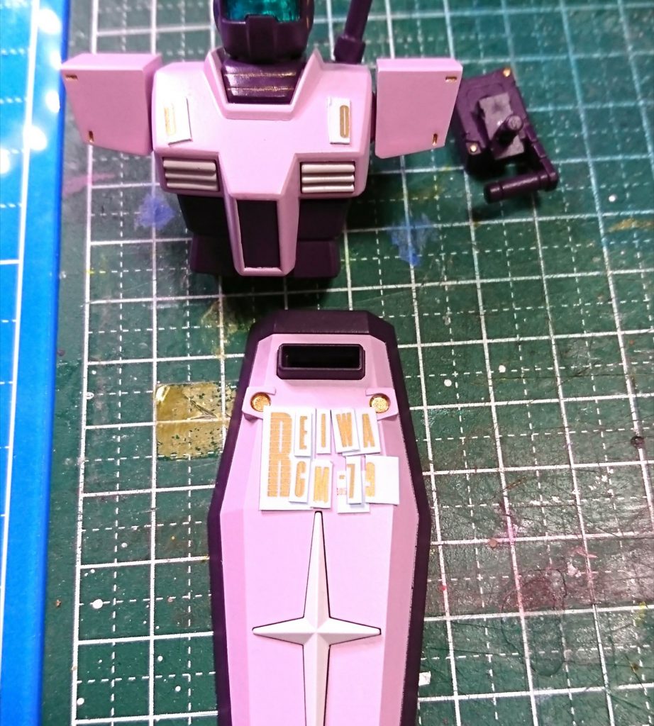 デカールも最小限ですが、『Ｒ』をダブルミーニングにしたのがちょっとしたこだわり(￣ー+￣)