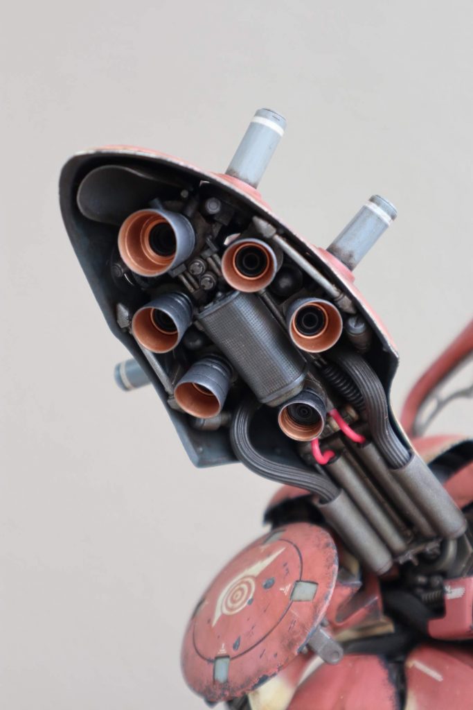 バインダー内やバックパック、スカート内にはジャンクパーツをつめつめ。
リアスカートはマシーネンのオスカルをイメージしてみました。