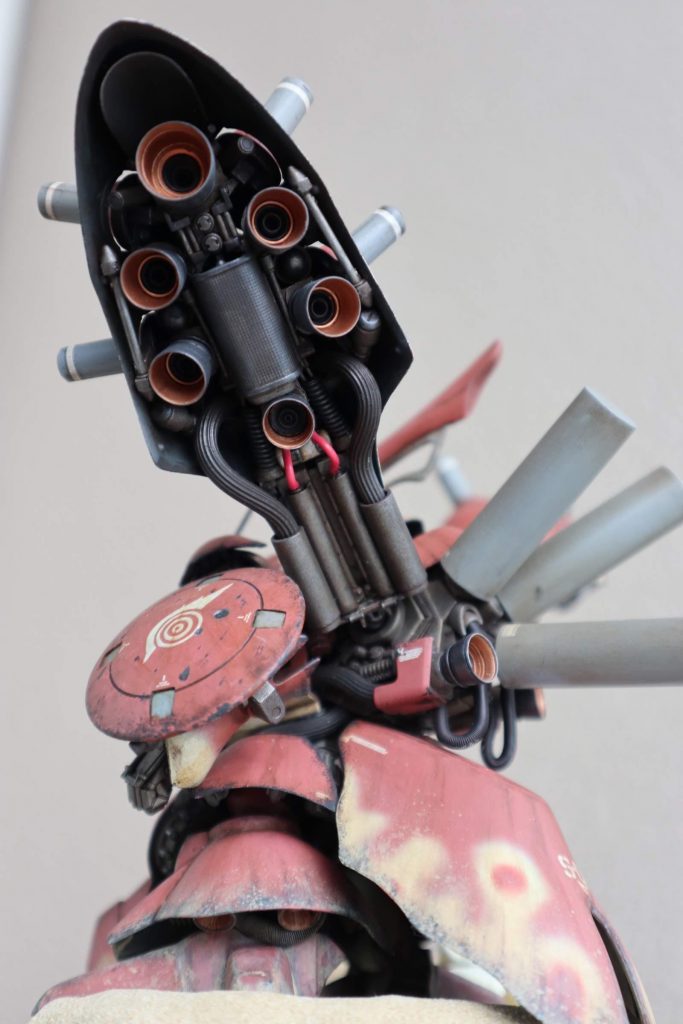 リアスカートの塗装パターンはマシーネンをイメージ。