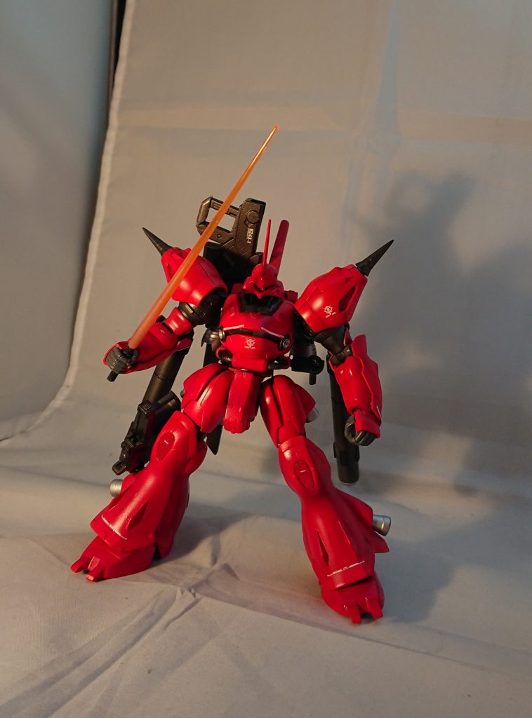 ビームサーベルは余っちゃうのが悲しかったので専用ラックをでっち上げ
しかし長すぎてあちこち干渉するという悲しみが…
もう少し短くしておけば…(´・ω・`)