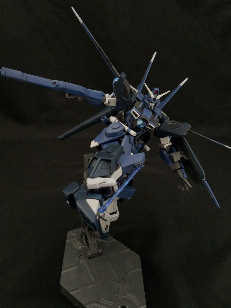 脚部ビームブレイド、展開。
ビーム刃の色は好みで青のままにしてます。