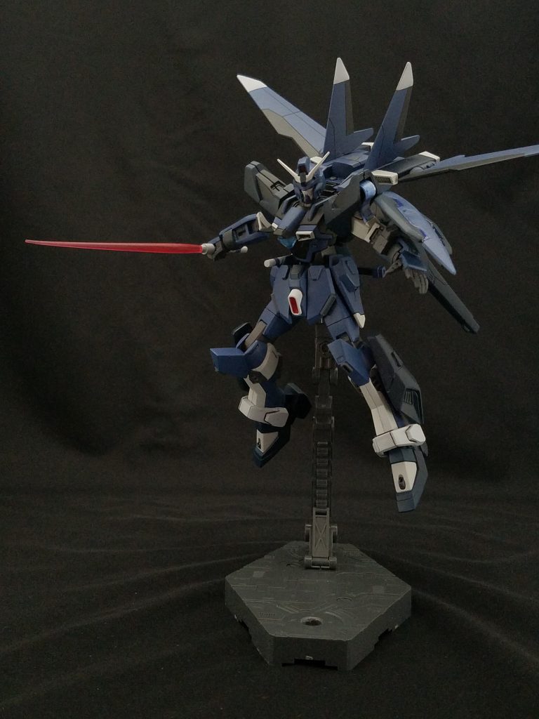 ビームサーベル、抜刀。
本来ならば、こちらのビーム刃も青くしたかったのですが、それはまたいつか。