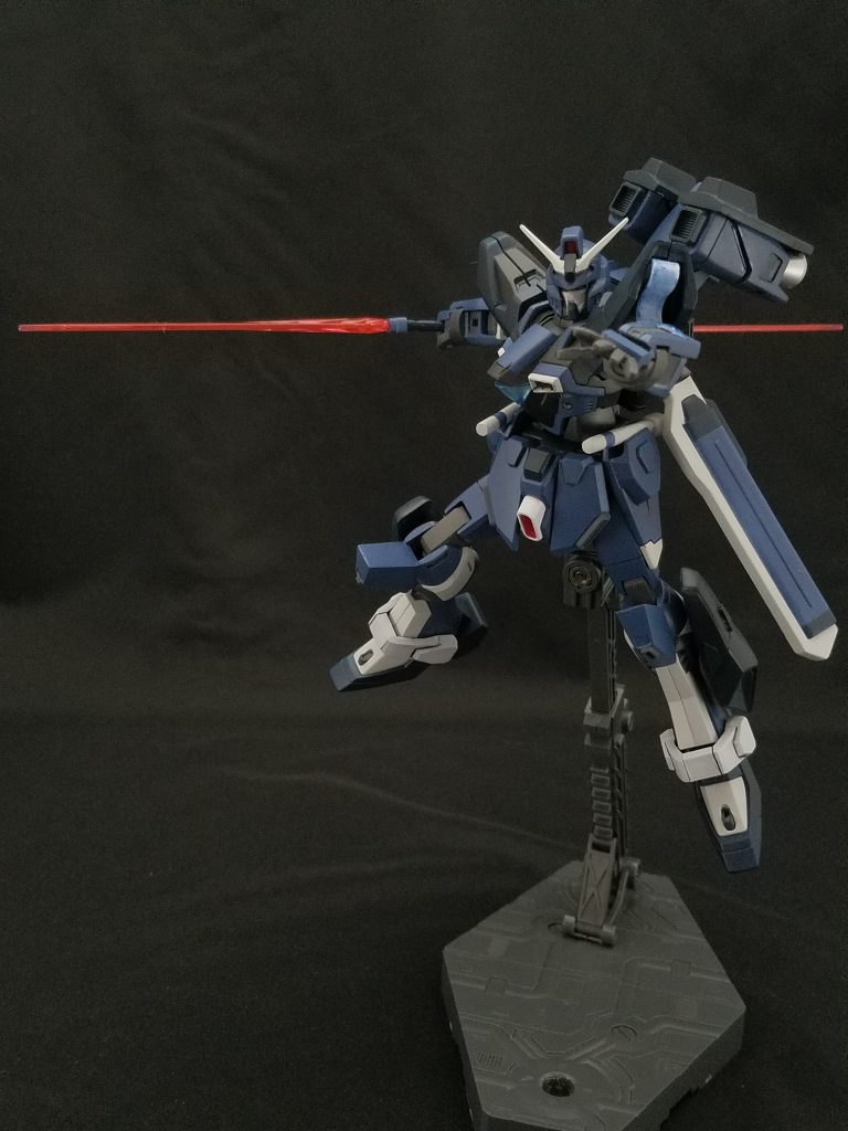 高機動戦闘バックパック*「ディバイダーユニット」。*装備。
腰部リアアーマーにマウントした双刀型ビームサーベルを抜刀。
このバックパックは、旧キット ガンダムXディバイダー、旧キット ガンダムサンドロック、HGUC ガンダム試作3号機のパーツで製作しました。