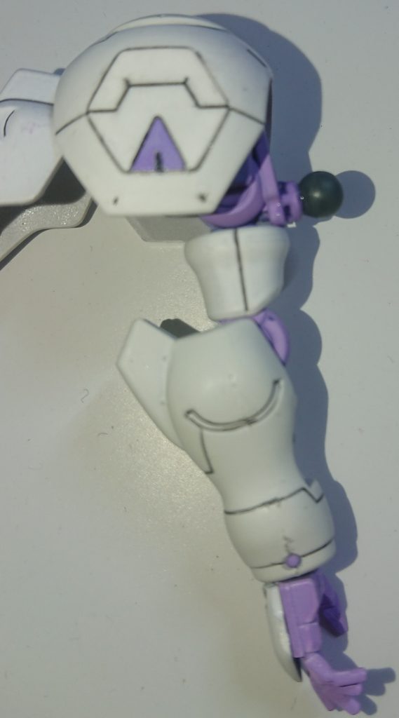 ガンダムフレーム肩部
キマリス本来の状態ではサラとボールの口径が合わない為、一旦ボール部分を切り落としボールデンアームアームズのA6パーツを移植してます